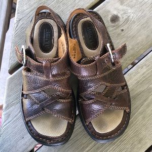 Born sandles, size 6.   Barely worn.